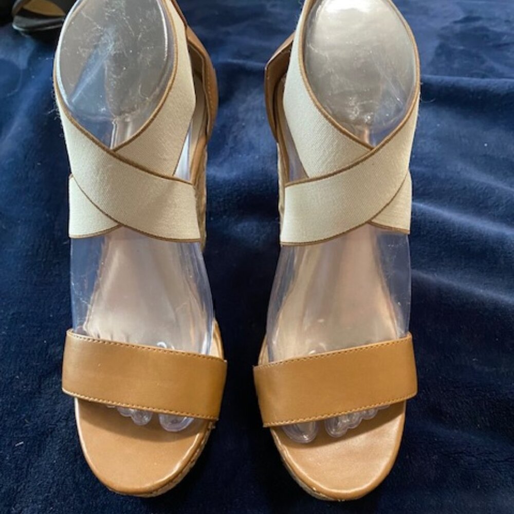 NWOT WOMENS STEVE MADDEN EDDNA TAN/CREAM STRAPPY WEDGE SZ 8